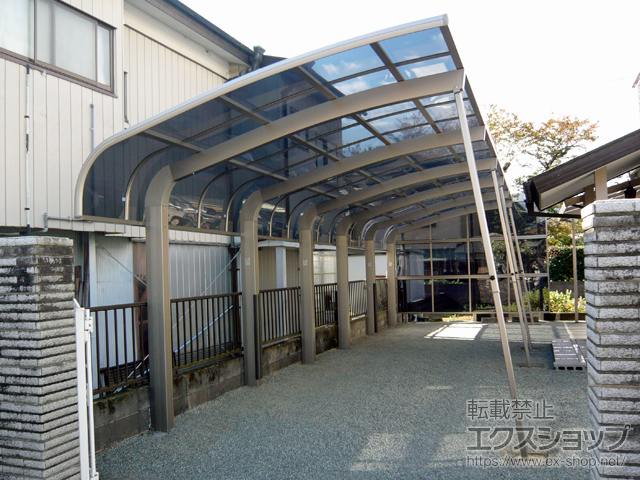 神奈川県伊勢原市のLIXIL リクシル（トステム）のカーポート テールポートシグマIII 1500 縦連棟 積雪〜50cm対応 施工例