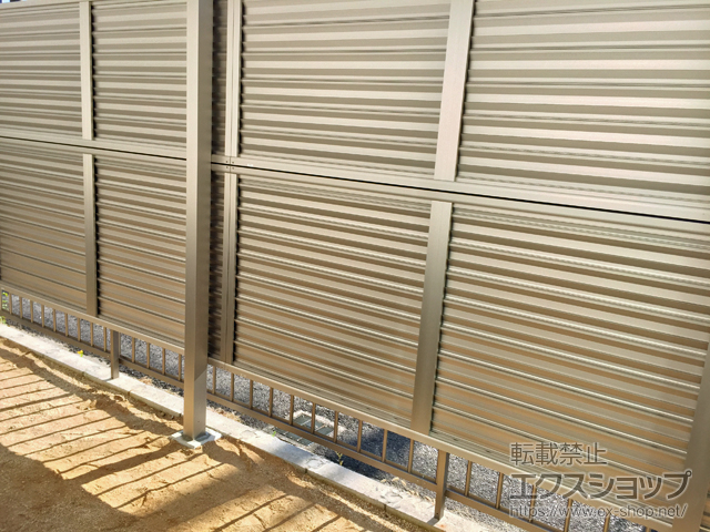 愛知県刈谷市ののフェンス・柵 ミエーネフェンス 目隠しルーバータイプ 2段支柱 自立建て用（パネル2段） 施工例