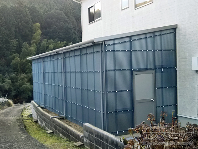 茨城県常陸太田市のLIXIL リクシル（トステム）のテラス屋根 ナーラテラス テラスタイプ 三連棟 積雪〜20cm対応 *はね出し・波板囲い納まり 施工例