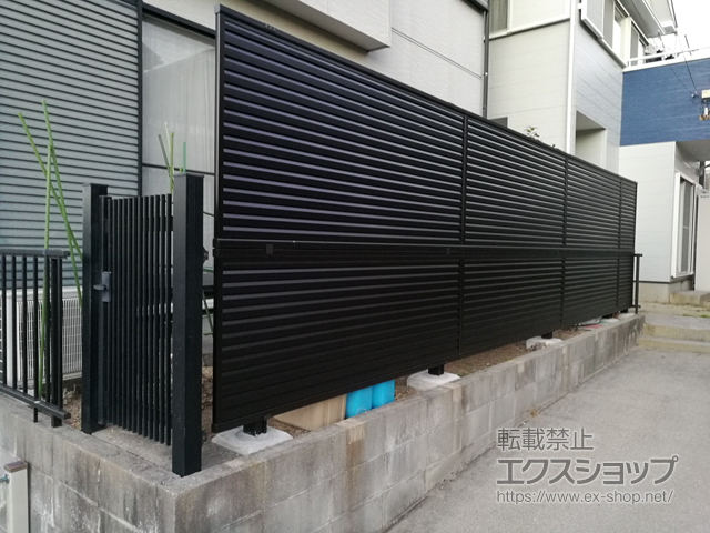 愛知県名古屋市ののフェンス・柵 ミエーネフェンス 目隠しルーバータイプ 2段支柱 自立建て用（パネル2段） 施工例