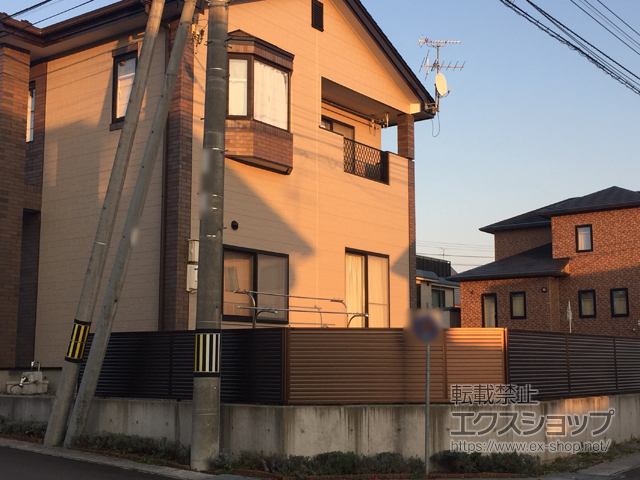 北海道亀田郡七飯町ののフェンス・柵 ミエーネフェンス 目隠しルーバータイプ 自由柱施工 施工例