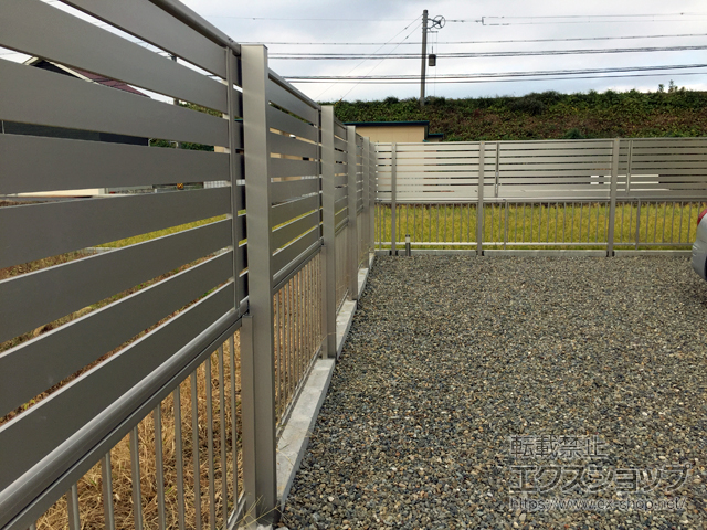 三重県四日市市ののフェンス・柵 ルシアスフェンスF04型 横半目隠し 2段支柱（パネル1段） 施工例