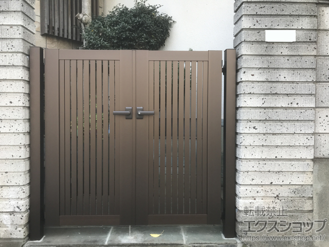 東京都練馬区のの門扉 シンプレオ門扉4型 縦太格子 両開き 門柱使用 施工例
