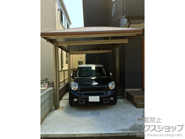 東京都小平市ののカーポート フーゴAプラス (アーチスタイル) 木調色 積雪〜20cm対応 施工例