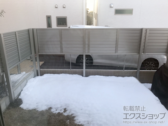 埼玉県桶川市ののフェンス・柵 シンプレオフェンス13型 目隠しルーバー 2段支柱 自立建て用（パネル1段） 施工例