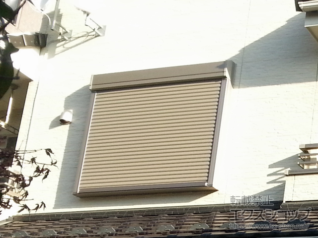 埼玉県さいたま市のLIXIL リクシル（トステム）の窓シャッター 【特注】リフォームシャッター イタリヤ 手動式 施工例