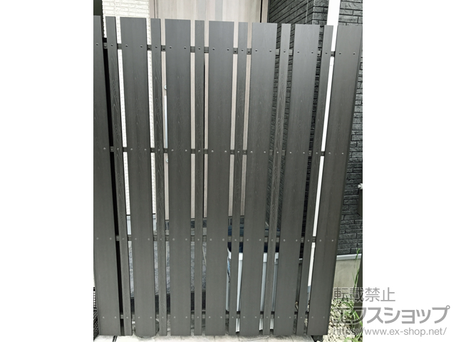 東京都調布市ののフェンス・柵 タテイタスタイル 120+45サイズ 隙間20mm　※リアルウッド 施工例