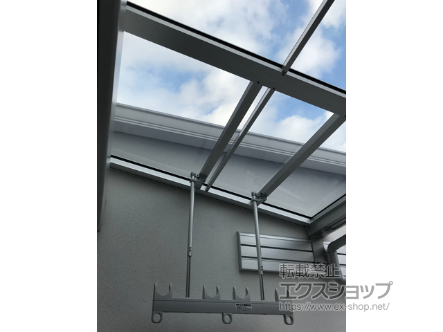 神奈川県横浜市のLIXIL リクシル（トステム）のバルコニー・ベランダ屋根 パワーアルファ F型 ルーフタイプ 単体 積雪〜30cm対応 施工例