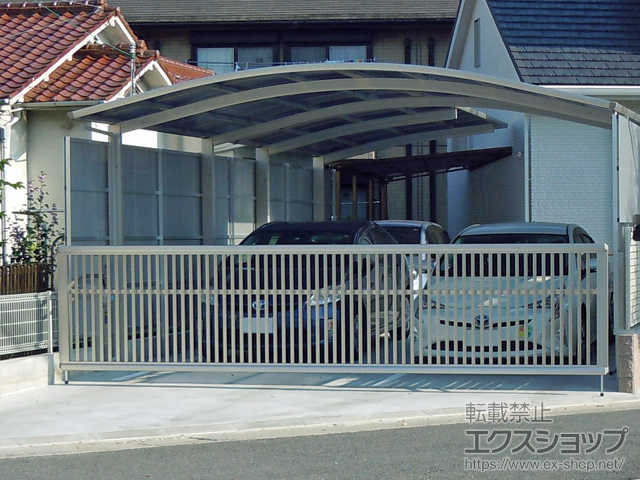 兵庫県高砂市ののカーゲート ルシアスアップゲートワイド 4型 たて太格子 電動 施工例