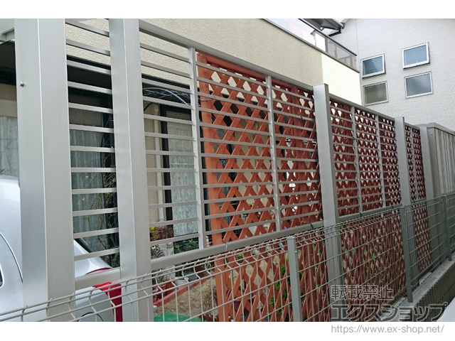 埼玉県さいたま市ののフェンス・柵 シンプレオフェンス9型 横粗格子 2段支柱 自立建て用（パネル1段） 施工例