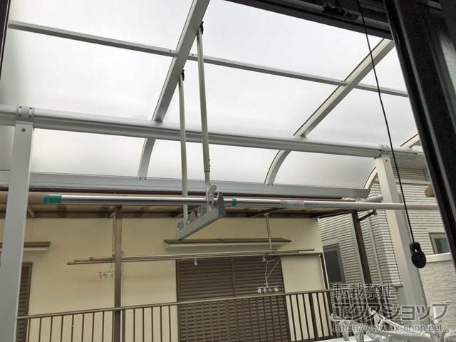 大阪府八尾市ののバルコニー・ベランダ屋根 ヴェクターテラス R型 屋根タイプ 単体 積雪〜20cm対応 施工例