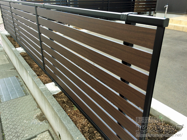 青森県八戸市ののフェンス・柵 モクアルフェンス 横板タイプ 自由柱施工 施工例