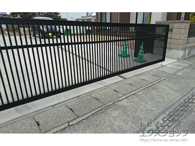 群馬県高崎市のの門扉 ライシス門扉 4型 太たて桟 片開き 柱使用 施工例