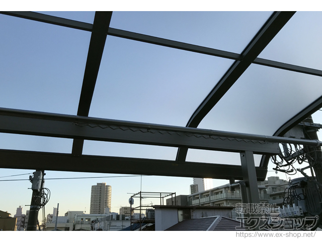 東京都荒川区のLIXIL リクシル（トステム）のバルコニー・ベランダ屋根 パワーアルファ RB型 屋根タイプ 単体 積雪〜30cm対応 施工例