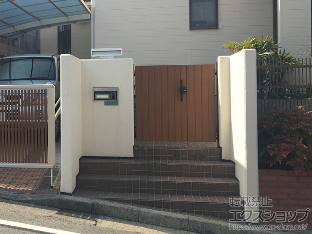 兵庫県明石市のの門扉 ルシアス門扉BW03型 たて板張り(鋲なし) 両開き親子 木調カラー 門柱使用 施工例