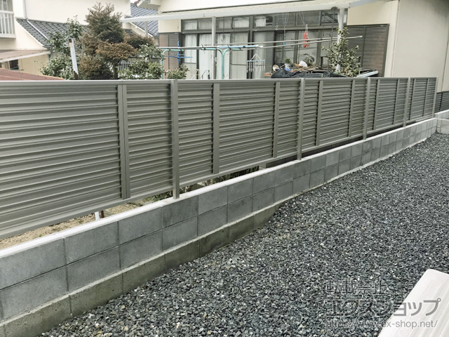 広島県大竹市ののフェンス・柵 ミエーネフェンス 目隠しルーバータイプ 自由柱施工 施工例