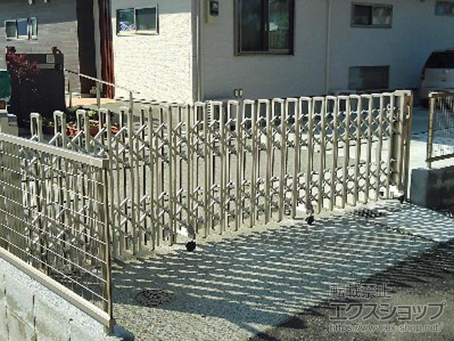 熊本県菊池郡大津町ののカーゲート レイオス3型(ペットガード) ノンレール 片開き 44S 施工例