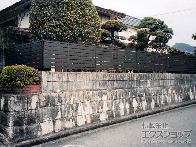 兵庫県西脇市のLIXIL リクシル(新日軽)のフェンス・柵 セレビューフェンス R3型 自在柱 施工例