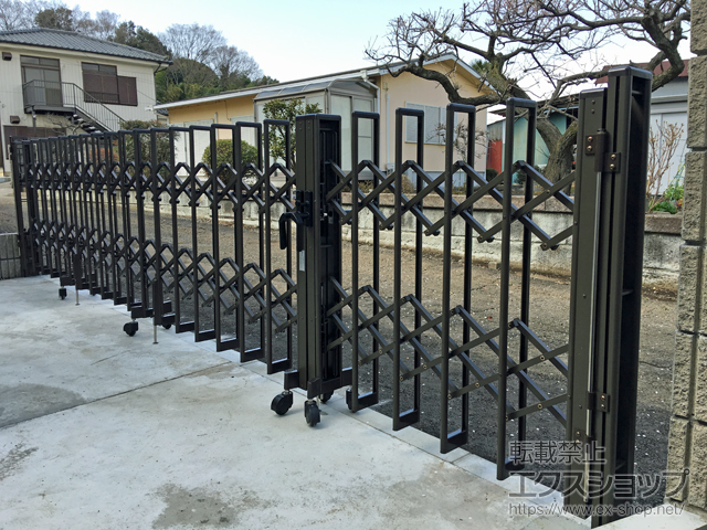 神奈川県厚木市ののカーゲート セレビューＭＫ型 傾斜タイプ ノンレール 片開き親子 48ＳＦＡ 施工例