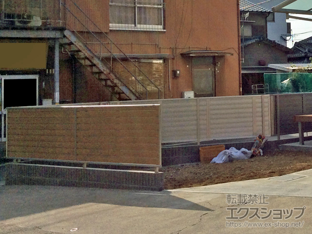 長崎県西彼杵郡時津町ののフェンス・柵 ルシアスフェンスF02型 横目隠し 木調カラー 自由柱施工 施工例
