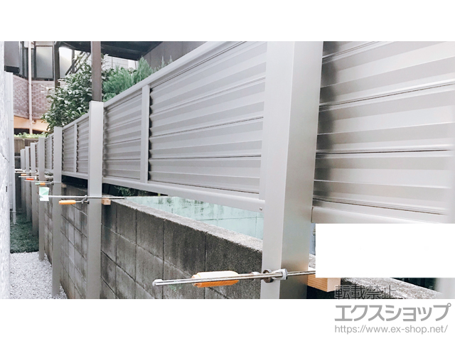東京都杉並区ののフェンス・柵 ミエーネフェンス 目隠しルーバータイプ 2段支柱 自立建て用（パネル1段） 施工例