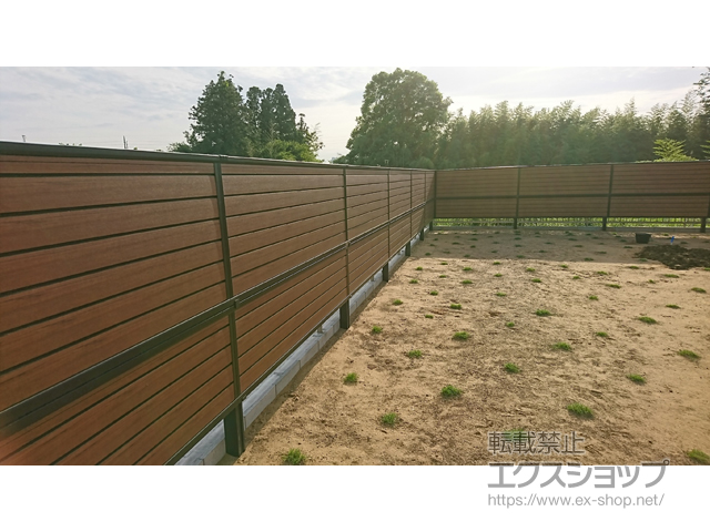 千葉県印西市ののフェンス・柵 モクアルフェンス 目隠しタイプ 2段支柱 自立建て用（パネル2段） 施工例