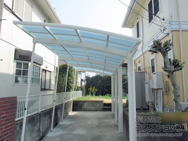 栃木県塩谷郡高根沢町ののカーポート レイナポートグラン 縦連棟　積雪〜20cm対応 施工例