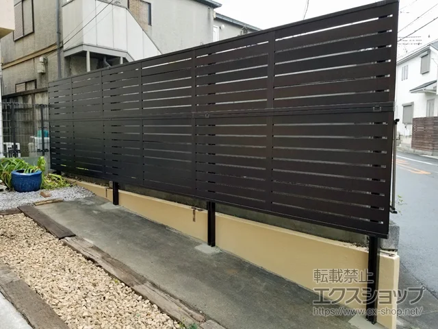 東京都練馬区の三協アルミのフェンス・柵・塀 シャトレナ 1型 フリー支柱タイプ 多段支柱（パネル2段） 施工例