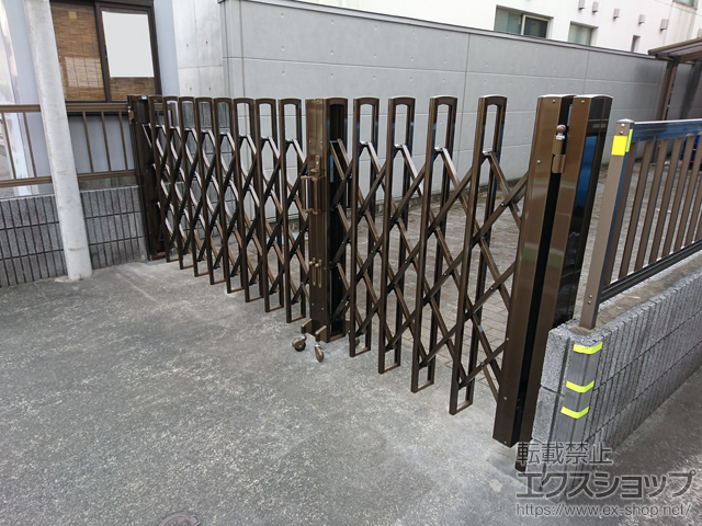 東京都国分寺市ののカーゲート ニューハピネスHG 両開き親子 F345W 施工例