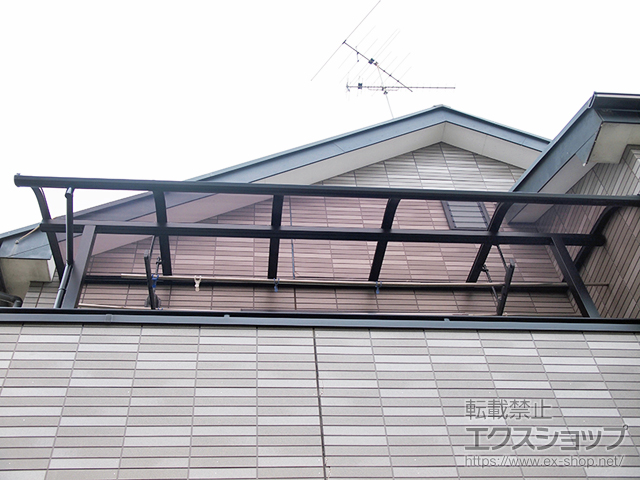東京都町田市のLIXIL リクシル（トステム）のバルコニー・ベランダ屋根 パワーアルファ RB型 屋根タイプ 単体 積雪〜30cm対応 施工例