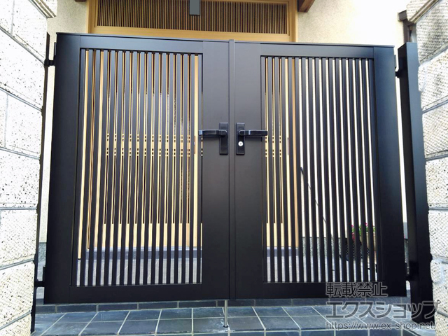 奈良県奈良市のの門扉 ライシス門扉 2型 細たて桟 両開き 柱使用 施工例