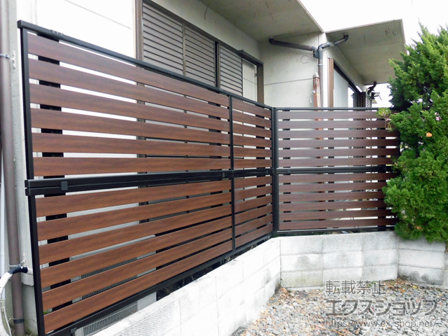 大阪府泉南郡熊取町ののフェンス・柵 モクアルフェンス 横板タイプ 2段支柱 自立建て用（パネル2段） 施工例