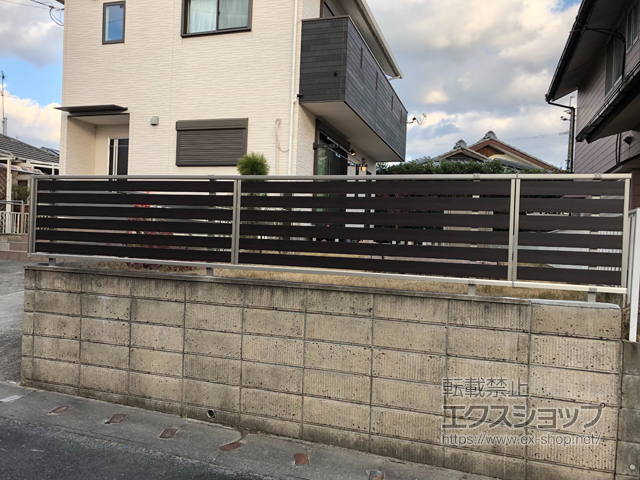 熊本県菊池市ののフェンス・柵 ルシアスフェンスF04型 横板 木目カラー 自由柱施工 施工例