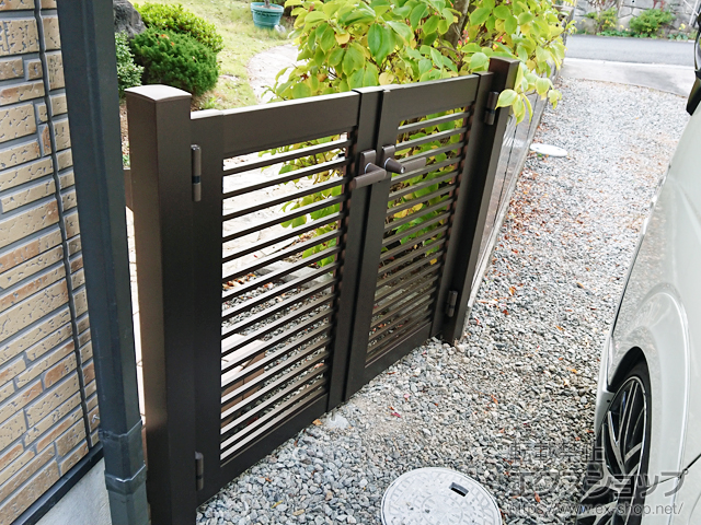 兵庫県西宮市のの門扉 シンプレオ門扉9型 横粗格子 両開き 門柱使用 施工例