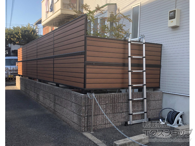 東京都武蔵野市ののフェンス・柵 モクアルフェンス 目隠しタイプ 2段支柱 自立建て用（パネル2段） 施工例