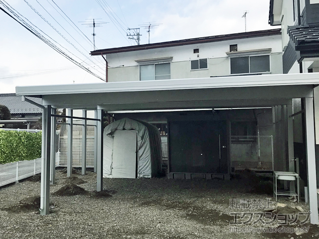 長野県大町市のLIXIL リクシル（トステム）のカーポート テリオスポートIII 3000 3台用 角柱8本柱 積雪〜100cm対応 施工例