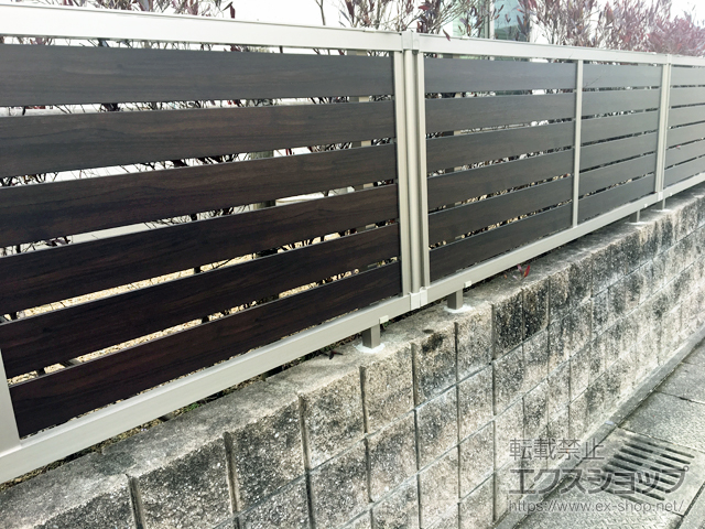 福岡県筑紫野市のLIXIL リクシル(新日軽)のフェンス・柵 セレビューフェンス RP3型 自在柱 施工例