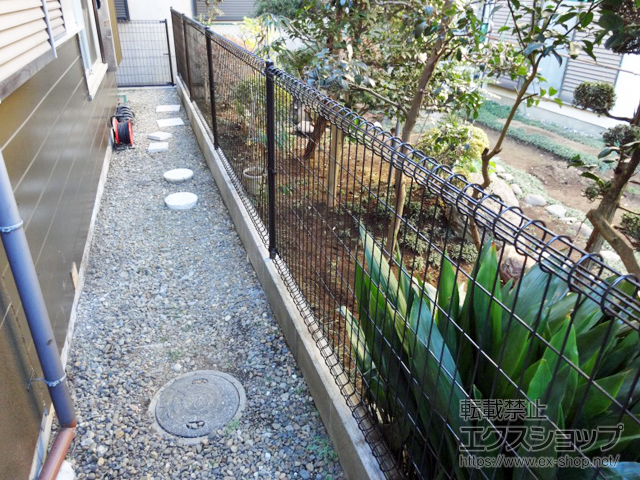 埼玉県さいたま市ののフェンス・柵 メッシュフェンスM0 間仕切柱 施工例