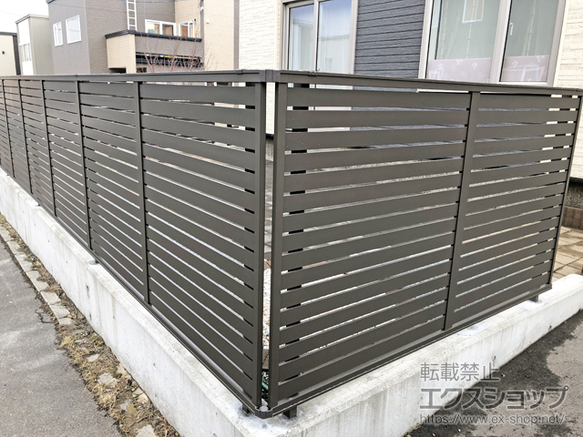 北海道北広島市ののフェンス・柵 プレスタフェンス 7Y型 横スリット フリーポールタイプ 施工例