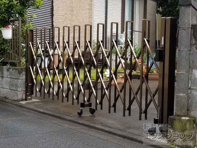 東京都福生市ののカーゲート トリップゲート RA型(錠なし) ノンレール 片開き 33S 施工例