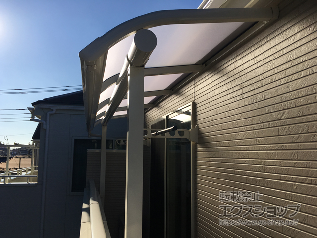 埼玉県さいたま市ののバルコニー・ベランダ屋根 ヴェクターテラス R型 屋根タイプ 単体 積雪〜20cm対応＋ヴェクター 水平式物干し 木造躯体用 標準 施工例