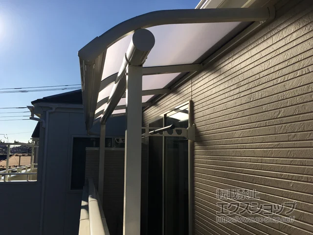 埼玉県さいたま市のYKKAPのバルコニー・ベランダ屋根 ヴェクターテラス R型 屋根タイプ 単体 積雪～20cm対応＋ヴェクター 水平式物干し 木造躯体用 標準 施工例