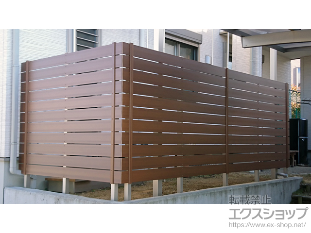 奈良県生駒市ののフェンス・柵 マイティウッド デコ 横貼り 11段 隙間10mm 施工例