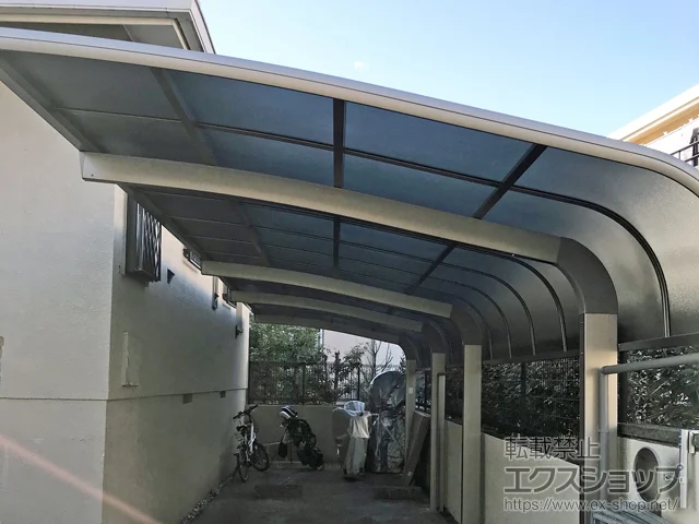 神奈川県横浜市のLIXIL リクシル（トステム）のカーポート テールポートシグマIII 縦連棟 積雪～20cm対応 施工例