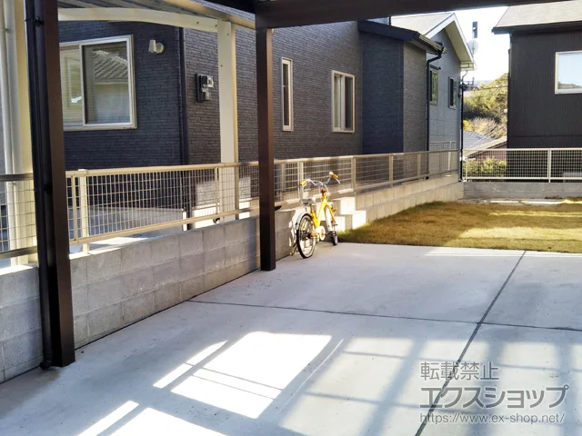 鹿児島県日置市のYKKAPのフェンス・柵・塀 シンプレオフェンスM2型 縦井桁メッシュ 自由柱施工 施工例