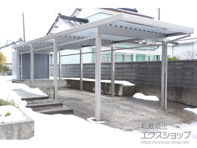 山形県東田川郡庄内町のLIXIL リクシル（トステム）のカーポート テリオスポートIII 3000 縦連棟 角柱8本柱 積雪〜100cm対応 施工例