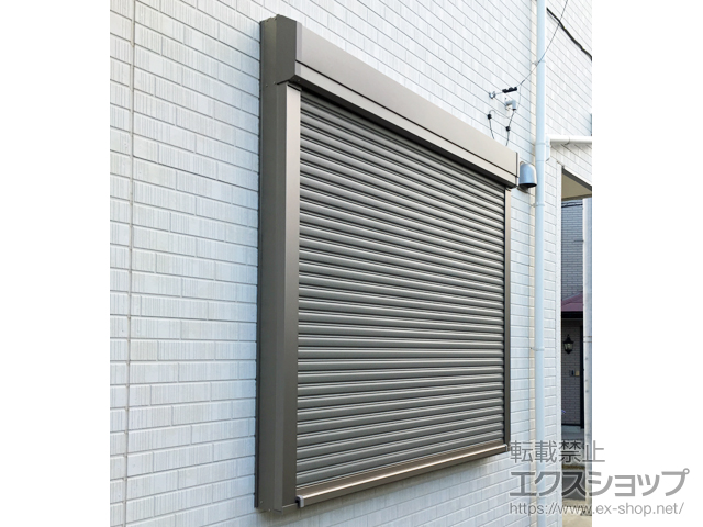 埼玉県富士見市のLIXIL リクシル（トステム）の窓シャッター 【特注】リフォームシャッター イタリヤ 手動式 施工例