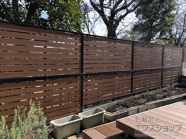 神奈川県横浜市ののフェンス・柵 モクアルフェンス 横板タイプ 2段支柱 ブロック建て用（パネル2段） 施工例