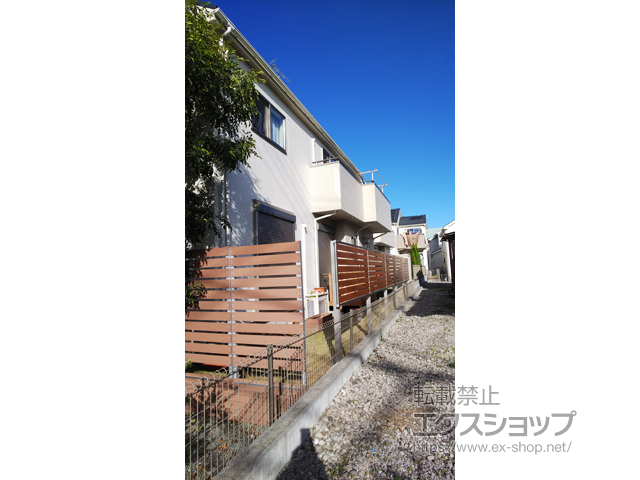 東京都町田市ののフェンス・柵 ルシアスフェンスF04型 横板 木目カラー 2段支柱 自立建て用（パネル1段） 施工例