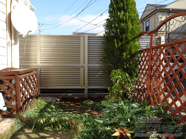 東京都練馬区ののフェンス・柵 ミエーネフェンス 目隠しルーバータイプ 2段支柱 自立建て用（パネル2段） 施工例